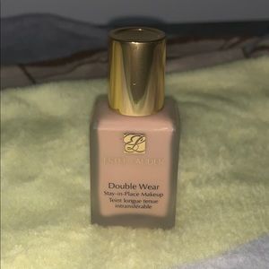 Estes Lauder Double Wear Foundation Fresco
